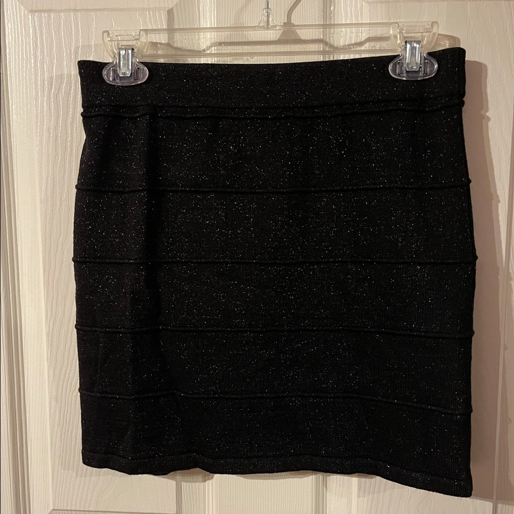 🛍2/$25🛍~ Dynamite sparkly mini stretch skirt 🖤✨